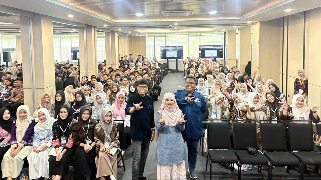 Narasumber BASICS Fikom UMI Menginspirasi Mahasiswa