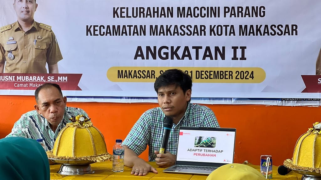 Khairul UMam Beri Pelatihan UMKM berbasis teknologi di Kelurahan Maccini Parang Makassar