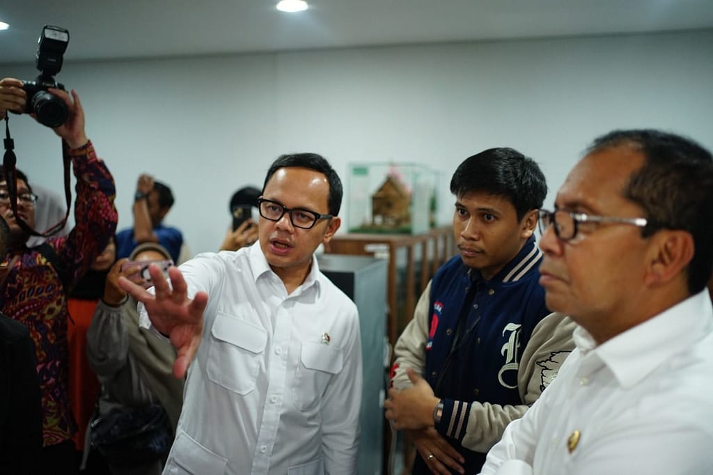 Foto Wamendagri Bima Arya Kunjungi Inkubator UMKM Kota Makassar, Dorong Penguatan Ekosistem Wirausaha Daerah