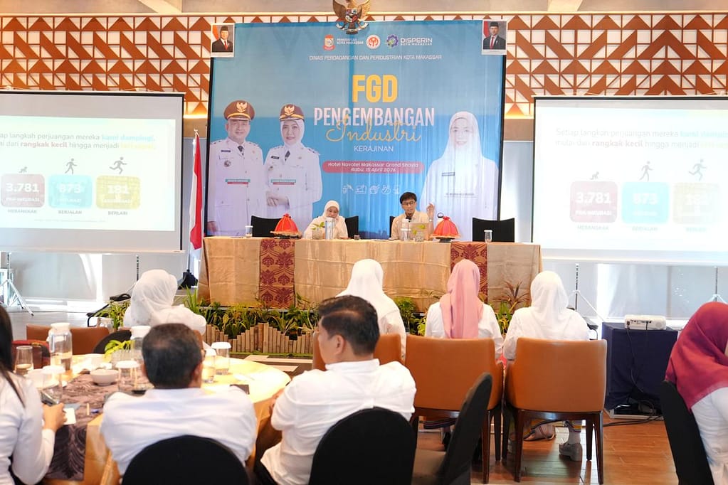 Foto Khairul Umam menjadi narasumber dalam FGD Pengembangan Industri Kerajinan oleh Dinas Perdagangan dan Perindustrian Kota Makassar, membahas strategi ekosistem pengrajin berbasis kolaborasi multisektoral.