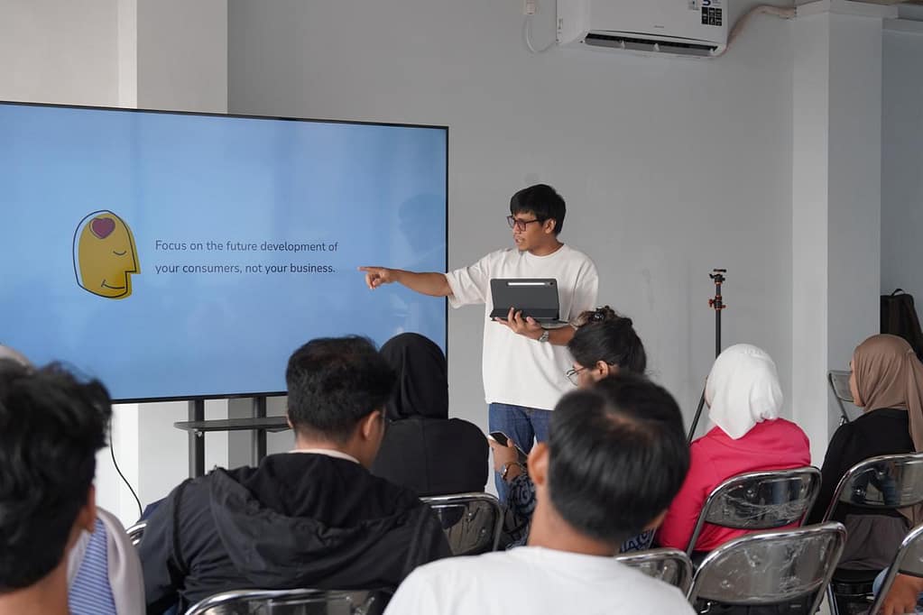 Khairul Umam Bahas Design Thinking di Sekolah Beta Makassar MCH