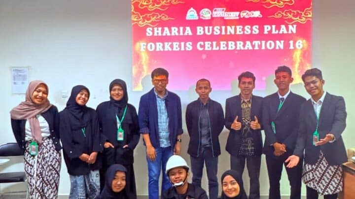 Foto Khairul Umam Jadi Juri Lomba Sharia Business Plan di FORKEIS Celebration XVI 2025